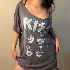 KISS Vintage Style Graphic Band T-Shirt (Modified Neckline)